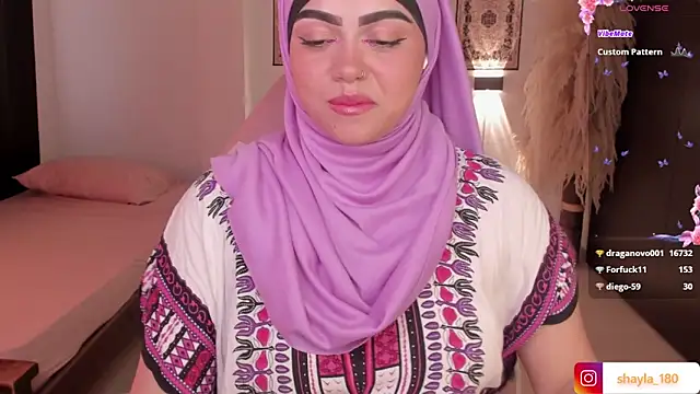 Snapshot of shayla_18 chatting on 03-19-25, 11:25 shayla 18 online show from 03-19-25, 11:25