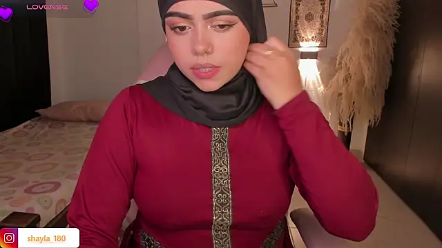 Snapshot of shayla_18 chatting on 10-10-25, 03:38 shayla 18 online show from 10-10-25, 03:38