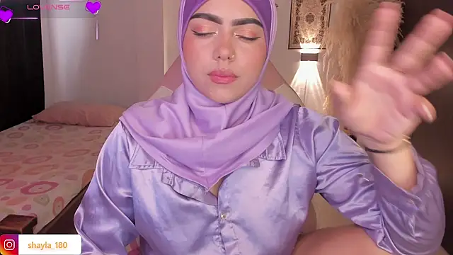 Snapshot of shayla_18 chatting on 10-11-25, 07:34 shayla 18 online show from 10-11-25, 07:34