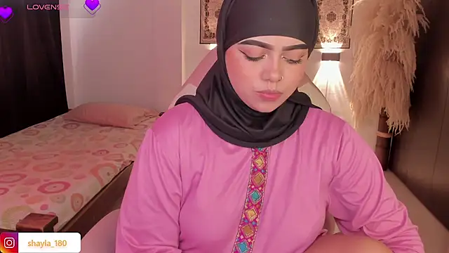 Snapshot of shayla_18 chatting on 10-24-25, 09:22 shayla 18 online show from 10-24-25, 09:22