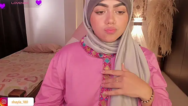 Snapshot of shayla_18 chatting on 10-29-25, 07:26 shayla 18 online show from 10-29-25, 07:26