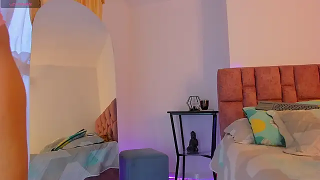 SunnyLeonz online show from 11-08-25, 10:30