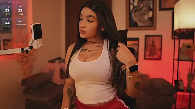 HannahW  online show from 12-08-24, 03:24