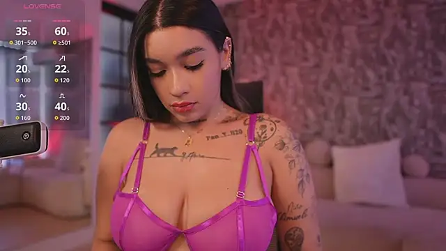 HannahW  online show from 09-18-25, 06:21