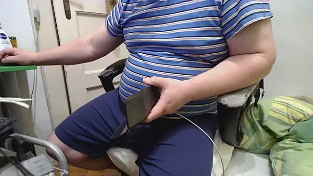 Snapshot of tipko123 chatting on 12-21-24, 04:25 tipko123 online show from 12-21-24, 04:25