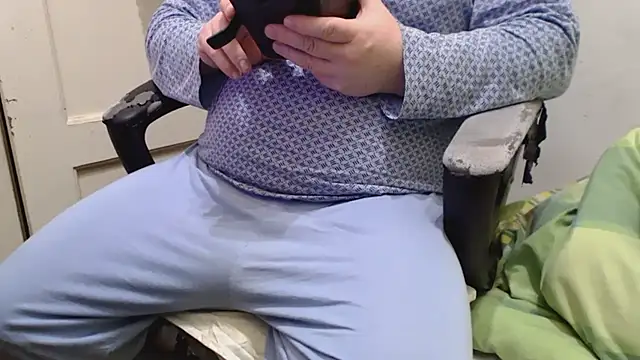 Snapshot of tipko123 chatting on 12-30-24, 07:21 tipko123 online show from 12-30-24, 07:21