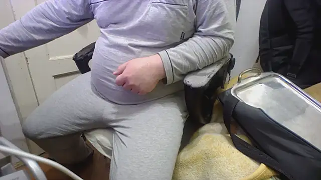 Snapshot of tipko123 chatting on 02-15-25, 07:06 tipko123 online show from 02-15-25, 07:06