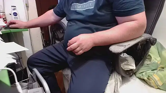 Snapshot of tipko123 chatting on 10-05-25, 09:40 tipko123 online show from 10-05-25, 09:40