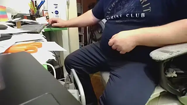 Snapshot of tipko123 chatting on 10-13-25, 02:17 tipko123 online show from 10-13-25, 02:17