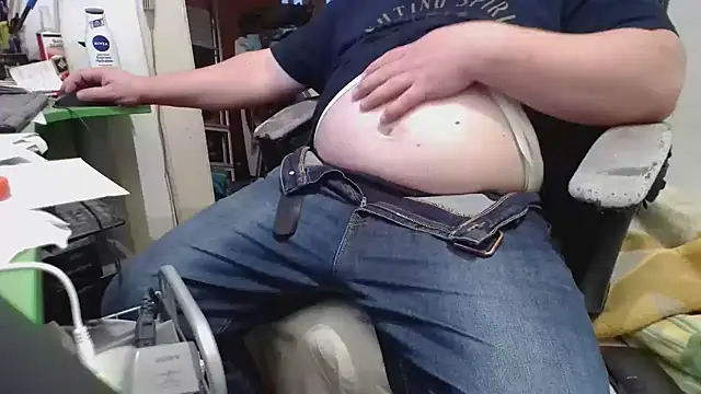 Snapshot of tipko123 chatting on 10-16-25, 02:29 tipko123 online show from 10-16-25, 02:29