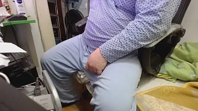 Snapshot of tipko123 chatting on 10-26-25, 07:25 tipko123 online show from 10-26-25, 07:25