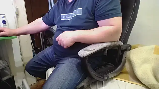 Snapshot of tipko123 chatting on 11-04-25, 02:38 tipko123 online show from 11-04-25, 02:38