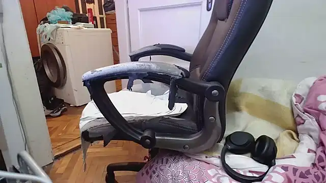 Snapshot of tipko123 chatting on 12-03-25, 03:32 tipko123 online show from 12-03-25, 03:32