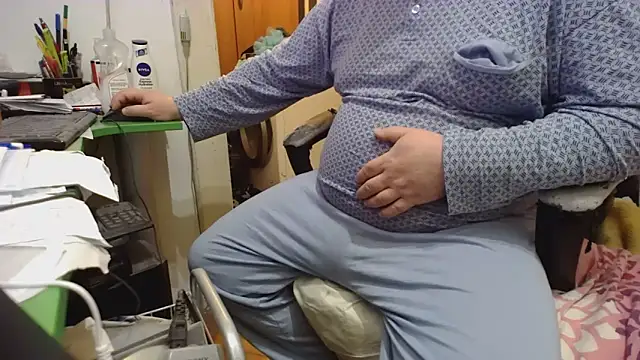 Snapshot of tipko123 chatting on 12-05-25, 04:14 tipko123 online show from 12-05-25, 04:14