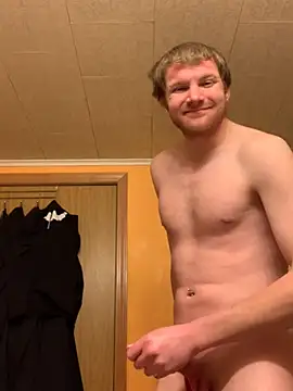 Snapshot of slutboy42000 chatting on 01-27-25, 03:15 slutboy42000 online show from 01-27-25, 03:15