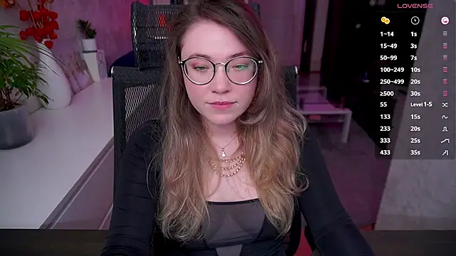 Snapshot of RemyCute chatting on 05-17-26, 06:37 RemyCute online show from 05-17-26, 06:37