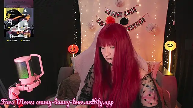 EmmyBunny online show from 10-29-25, 02:52