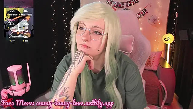 EmmyBunny online show from 10-31-25, 10:38