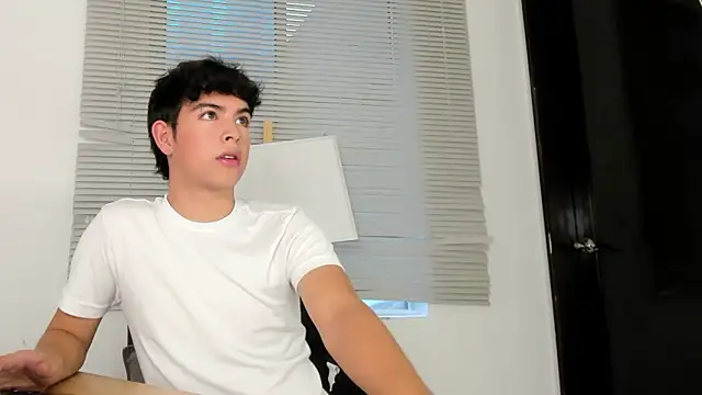 Snapshot of Blum_icee chatting on 04-05-26, 07:11 Blum icee online show from 04-05-26, 07:11