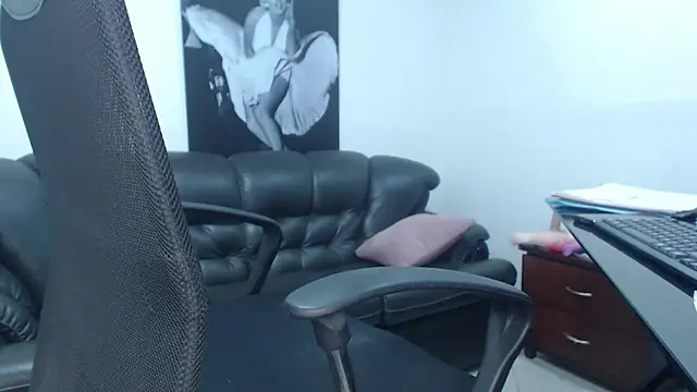 camilleDiaz16 online show from 10-02-25, 07:21