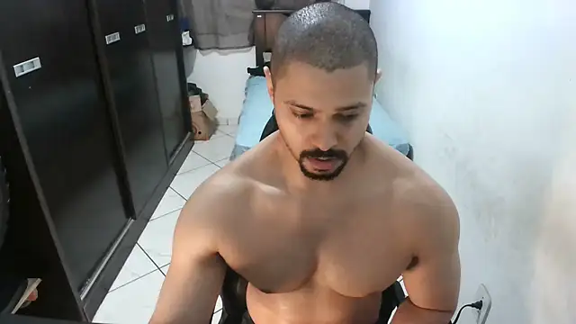 Snapshot of Brian_Aries chatting on 07-01-26, 12:23 Brian Aries online show from 07-01-26, 12:23