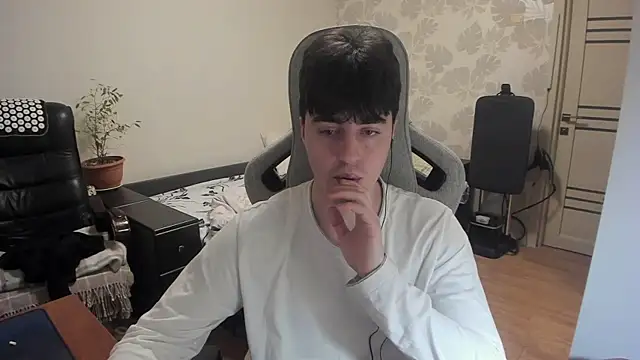 Knuckles17 online show from 12-14-25, 06:08