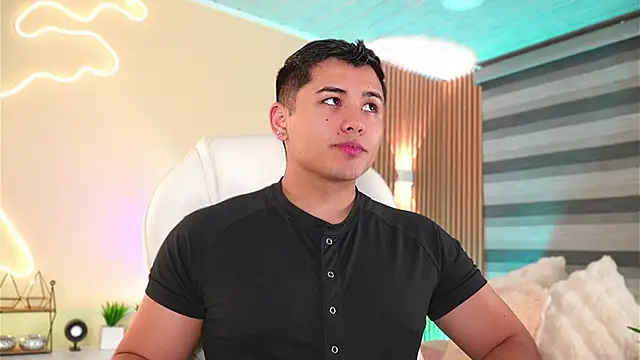 Snapshot of MatiasKorn chatting on 11-16-25, 06:19 MatiasKorn online show from 11-16-25, 06:19