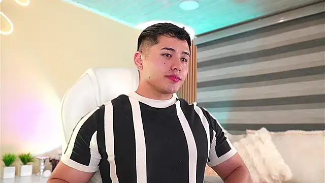 Snapshot of MatiasKorn chatting on 11-28-25, 06:05 MatiasKorn online show from 11-28-25, 06:05