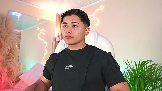 Snapshot of MatiasKorn chatting on 04-01-26, 04:24 MatiasKorn online show from 04-01-26, 04:24