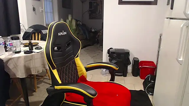 Snapshot of Trey100379100379 chatting on 10-07-25, 10:18 Trey100379100379 online show from 10-07-25, 10:18