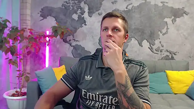 Snapshot of VikingChrisss chatting on 11-12-25, 10:48 VikingChrisss online show from 11-12-25, 10:48