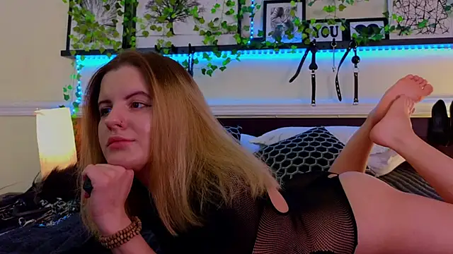 Snapshot of EvaTyrell chatting on 12-03-24, 11:13 EvaTyrell online show from 12-03-24, 11:13