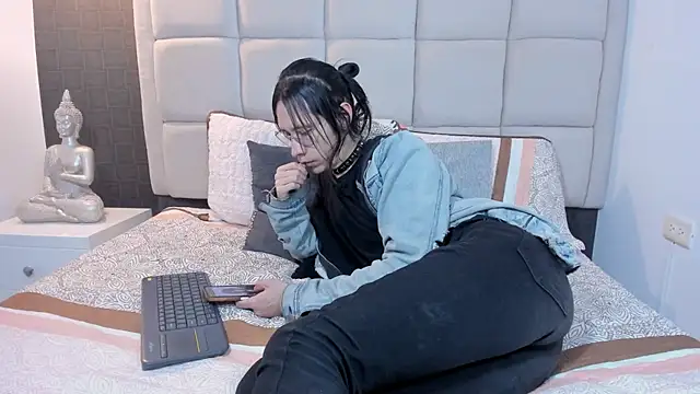 Hecatee 77 online show from 02-08-25, 07:27