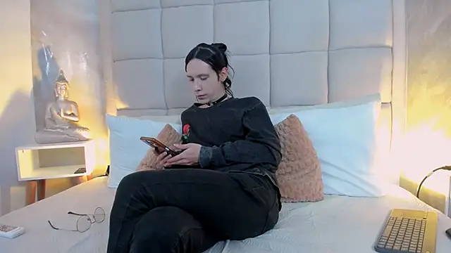 Hecatee 77 online show from 09-18-25, 07:49