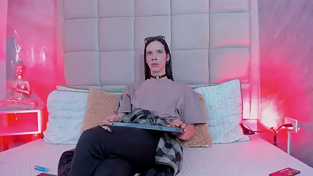 Hecatee 77 online show from 11-19-25, 07:47