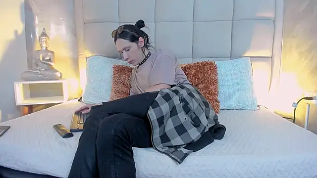 Hecatee 77 online show from 12-22-25, 07:55