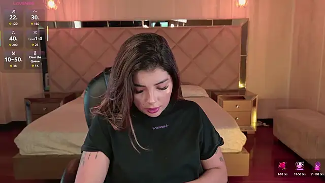 Snapshot of LisaMonroe_ chatting on 03-13-26, 08:37 LisaMonroe online show from 03-13-26, 08:37