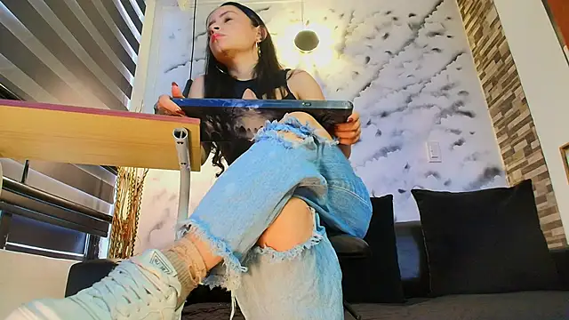 Sophie LittleS online show from 11-26-25, 12:50