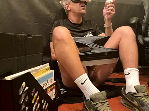 LeviXtreme online show from 11-28-25, 05:10