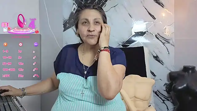 Snapshot of merlyna_goldens chatting on 10-08-25, 11:24 merlyna goldens online show from 10-08-25, 11:24