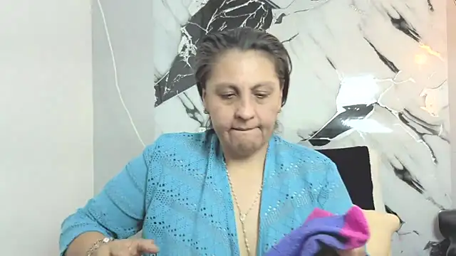 Snapshot of merlyna_goldens chatting on 10-11-25, 02:22 merlyna goldens online show from 10-11-25, 02:22