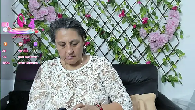 Snapshot of merlyna_goldens chatting on 10-22-25, 11:15 merlyna goldens online show from 10-22-25, 11:15