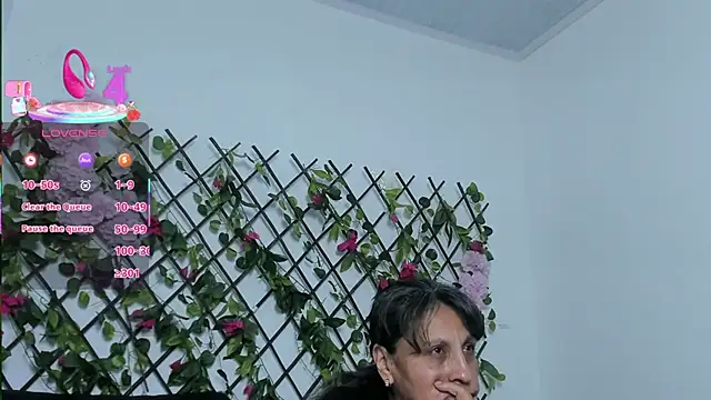 Snapshot of merlyna_goldens chatting on 10-29-25, 11:17 merlyna goldens online show from 10-29-25, 11:17