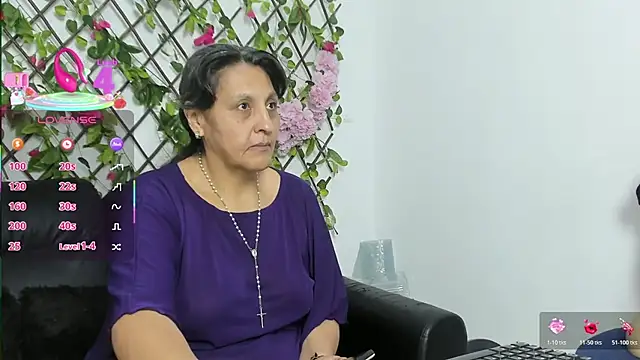 Snapshot of merlyna_goldens chatting on 10-31-25, 11:06 merlyna goldens online show from 10-31-25, 11:06