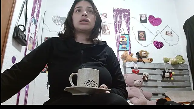 Snapshot of Saray_extrovert_ chatting on 12-19-24, 04:56 Saray extrovert online show from 12-19-24, 04:56