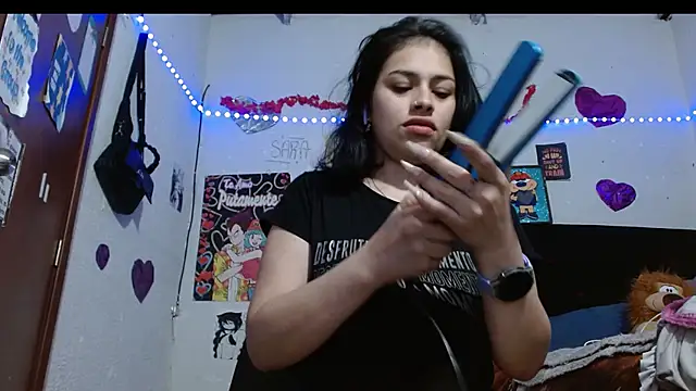 Snapshot of Saray_extrovert_ chatting on 10-05-25, 01:15 Saray extrovert online show from 10-05-25, 01:15