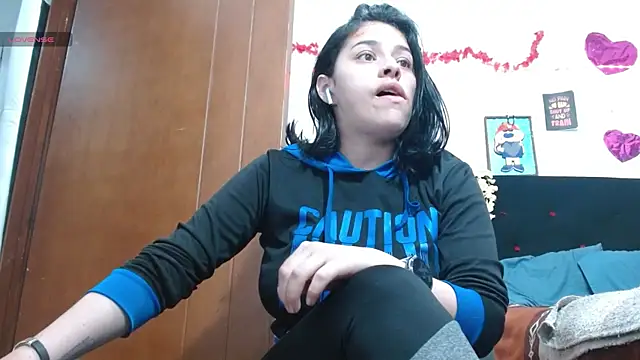 Snapshot of Saray_extrovert_ chatting on 10-20-25, 05:08 Saray extrovert online show from 10-20-25, 05:08