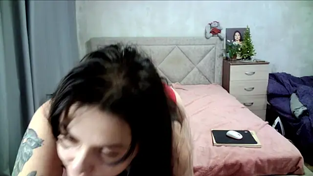 juliettkalen online show from 12-23-24, 04:01