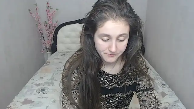 Snapshot of Holliy_Cooper chatting on 12-18-24, 11:13 Holliy Cooper online show from 12-18-24, 11:13