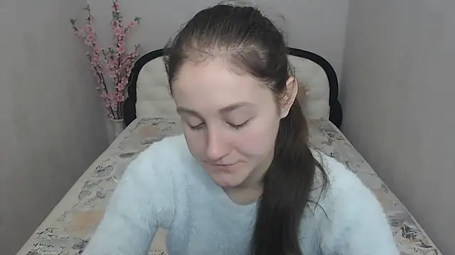 Snapshot of Holliy_Cooper chatting on 12-19-24, 08:56 Holliy Cooper online show from 12-19-24, 08:56